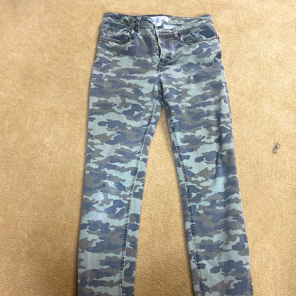 Cropped camo pants